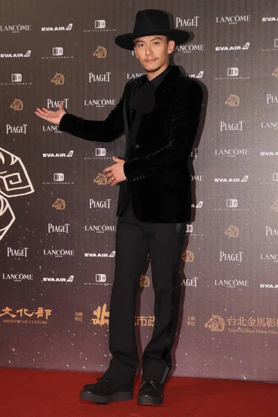 Тайванська Актор Чанг Чень Прибуває Червоному Килимі 53Тя Золоті Нагороди — стокове фото