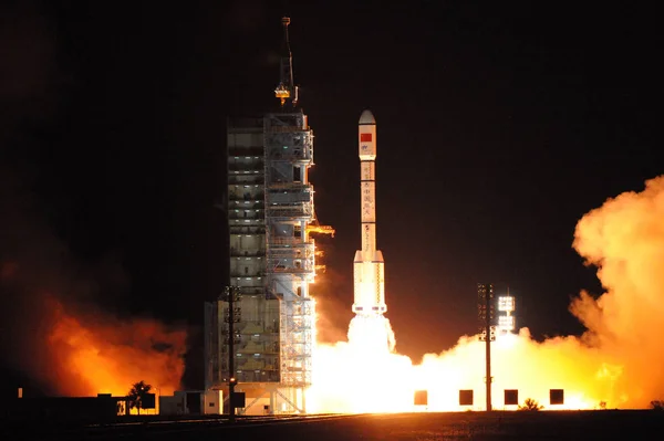 Razzo Vettore Lungo Marzo Che Trasporta Secondo Laboratorio Spaziale Orbitante — Foto Stock