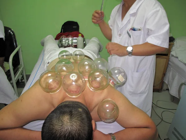 Китаец Получает Терапию Больнице Традиционной Китайской Медицины Ткм Городе Цзилинь — стоковое фото