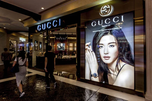 Los Clientes Pasan Por Una Boutique Gucci Centro Comercial Macao — Foto de Stock