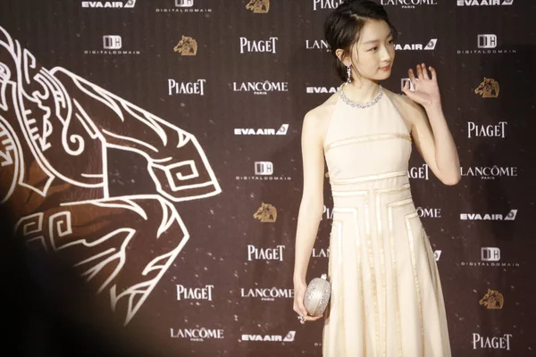 Chinese Actrice Zhou Dongyu Arriveert Rode Loper Voor 53E Golden — Stockfoto