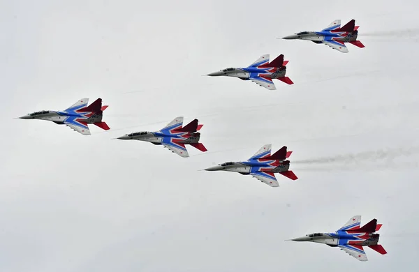 Mikoyan Mig Aviones Combate Los Caballeros Rusos Equipo Acrobático Realizar — Foto de Stock