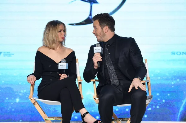 American Actress Jennifer Lawrence Left Actor Chris Pratt Attend Press — Stock Photo, Image