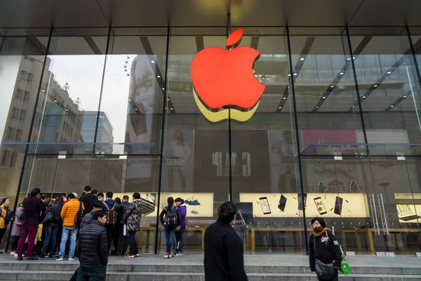 2016년 12월 상하이 쇼핑가의 스토어에서 에이즈의 기념하기 Apple Inc 로고가 — 스톡 사진