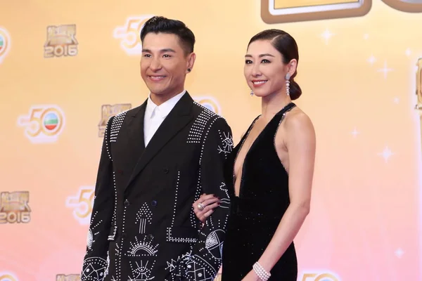 香港女演员吴南茜 和演员陈鲁科 Ruco Chan 于2016年12月18日在中国香港出席 2016年 Tvb 周年颁奖仪式的红毯上 — 图库照片