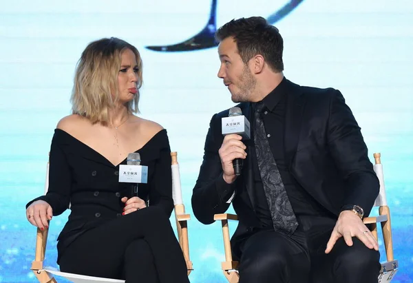 American Actress Jennifer Lawrence Left Actor Chris Pratt Attend Press — Stock Photo, Image