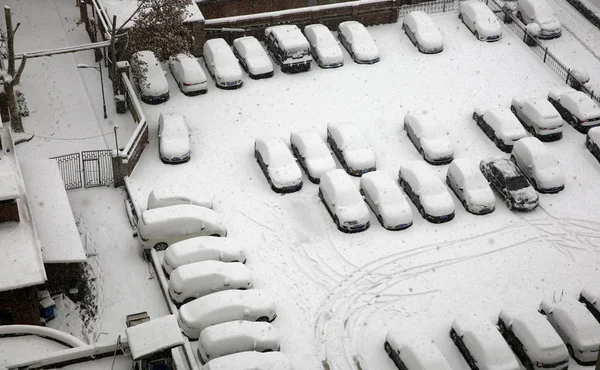 Bilar Hissade Med Snö Ett Bostadskvarter Sanmenxia City Centrala Kinas — Stockfoto