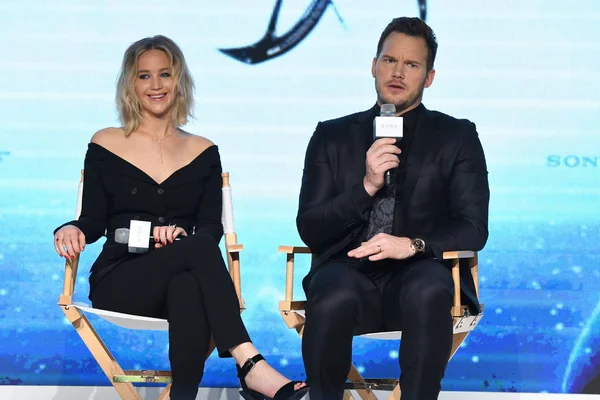 Actrice Jennifer Lawrence Links Acteur Chris Pratt Wonen Een Persconferentie — Stockfoto