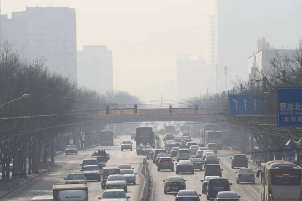 Fahrzeuge Unterwegs Bei Starkem Smog Peking China Dezember 2016 — Stockfoto
