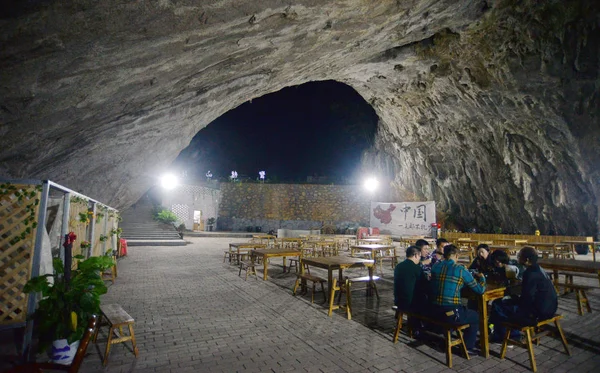 Kunden Essen Einem Restaurant Einer Karsthöhle Der Stadt Chenzhou Provinz — Stockfoto