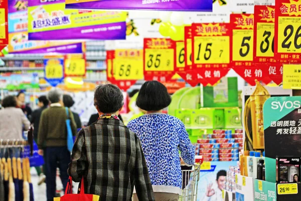 Kinesiska Kunder Shopping Stormarknad Nanjing City Östra Kinas Jiangsu Provinsen — Stockfoto