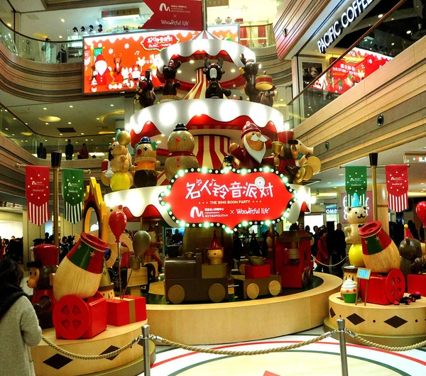 Uma Caixa Música Estilo Natal Gigante Retratada Shopping Center Xangai — Fotografia de Stock