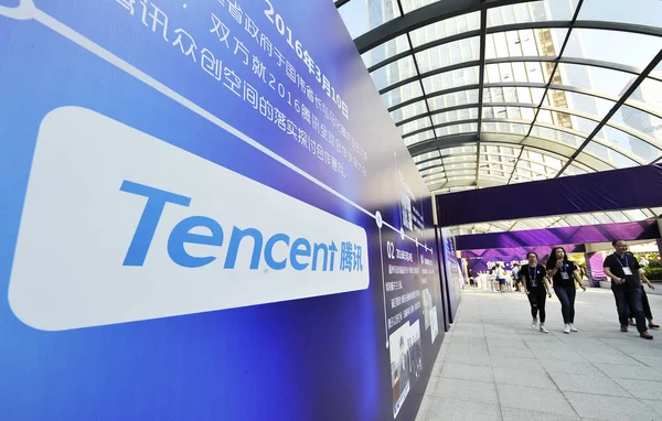 Ludzie Odwiedzają Nowo Otwarte Centrum Inkubacji Tencent Mieście Fuzhou Południowo — Zdjęcie stockowe