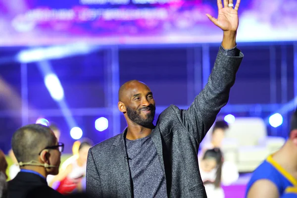 Voormalig Nba Sterren Kobe Bryant Golven Een Ventilator Vergadering Evenement — Stockfoto