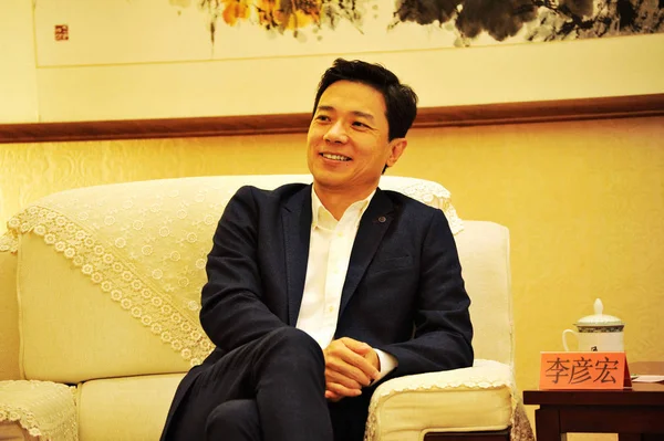 Председатель Генеральный Директор Baidu Робин Яньхун Принял Участие Церемонии Подписания — стоковое фото