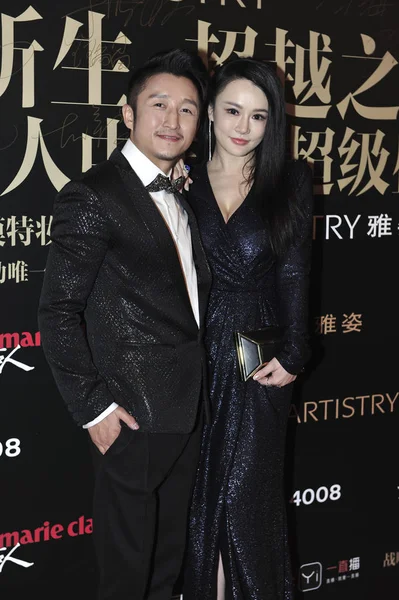Звезда Китайского Бокса Зоу Шимин Слева Жена Ран Инъин Прибывают — стоковое фото