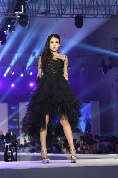 Kínai Lány Csoport Snh48 Során Snh48 Fashion Awards Parádék 2Nd — Stock Fotó