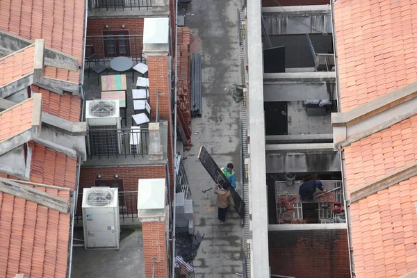 Trabalhadores Chineses Renovam Casas Complexo Shikumen Bairro Jianyeli Xangai China — Fotografia de Stock