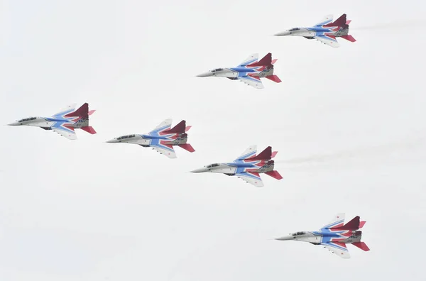 Mikoyan Mig Jet Combattimento Del Team Acrobatico Russian Knights Esibiscono — Foto Stock