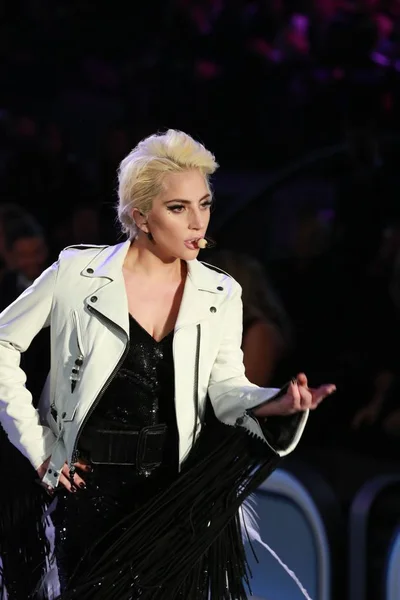 Amerikai Énekesnő Lady Gaga Végez Során 2016 Ban Victoria Secret — Stock Fotó