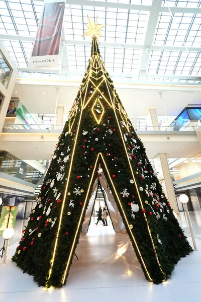 Uma Árvore Natal Gigante Exibida Shopping Center Tianjin China Novembro — Fotografia de Stock