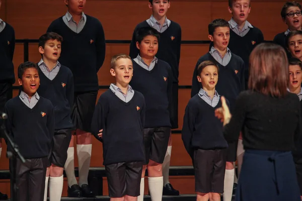 Meninos Coro Little Singers Paris Literalmente Little Singers Wooden Cross — Fotografia de Stock