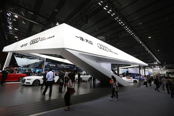 People Visit Stand Audi 14Th China Guangzhou International Automobile Exhibition — Stock Photo, Image