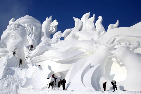 Künstler Schaffen Die Schneeskulptur Liebeslied Für Die Internationale Ausstellung Für — Stockfoto