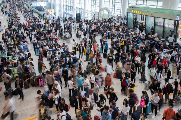 Китайские Пассажиры Толпятся Западном Железнодорожном Вокзале Нанкина Преддверии Национального Дня — стоковое фото