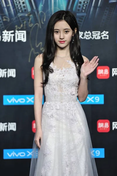 歌手および女優中国の女の子グループ Snh48 の朱景逸北京 2016 Netease 態度授賞式のため 2016 日に到着します — ストック写真