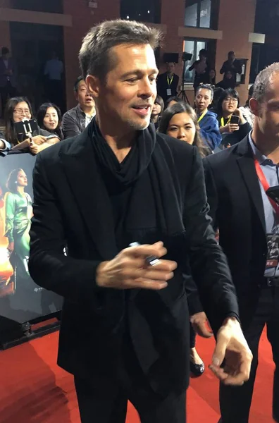 Attore Americano Brad Pitt Firma Autografi Fan Cinesi Mentre Arriva — Foto Stock