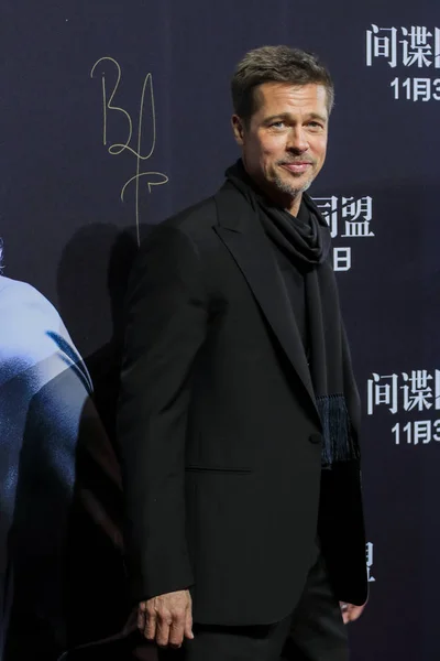 Ator Americano Brad Pitt Posa Tapete Vermelho Para Uma Conferência — Fotografia de Stock