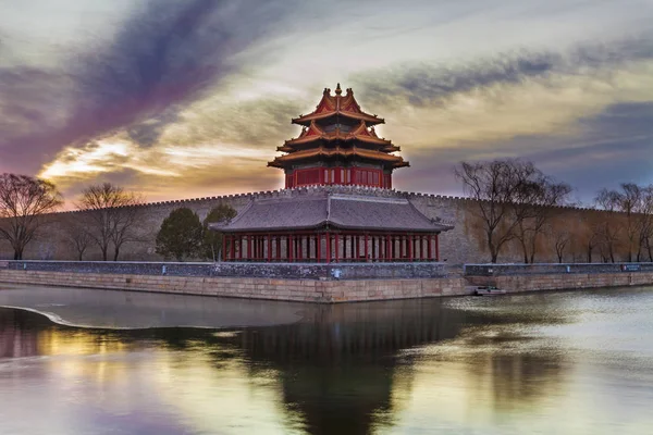 2016年12月9日 中国北京日出时 故宫博物院 又称紫禁城 的炮塔景观 — 图库照片