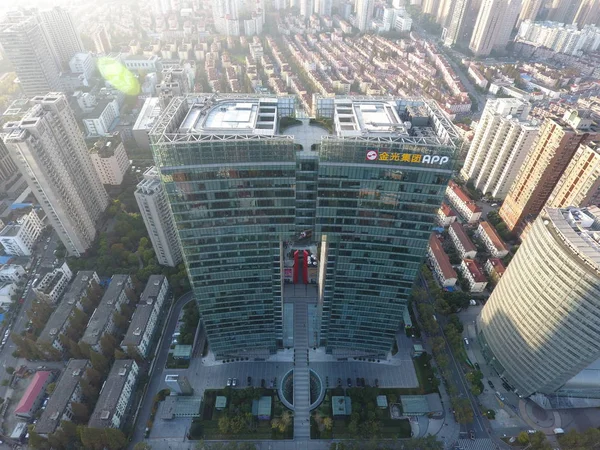 パンツの形をした超高層ビル ジン虹橋国際センター 2016 上海に上海アーチとして知られているの航空写真 — ストック写真