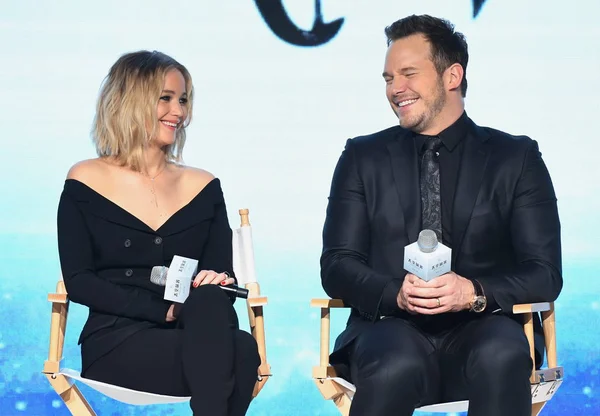 Actrice Jennifer Lawrence Links Acteur Chris Pratt Wonen Een Persconferentie — Stockfoto