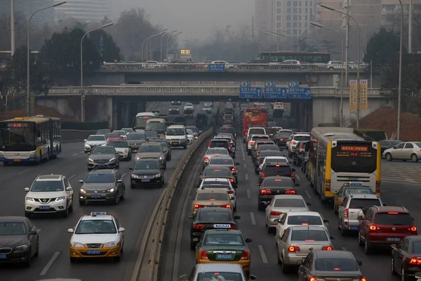 Massen Von Fahrzeugen Dichten Smog Peking China Dezember 2016 — Stockfoto