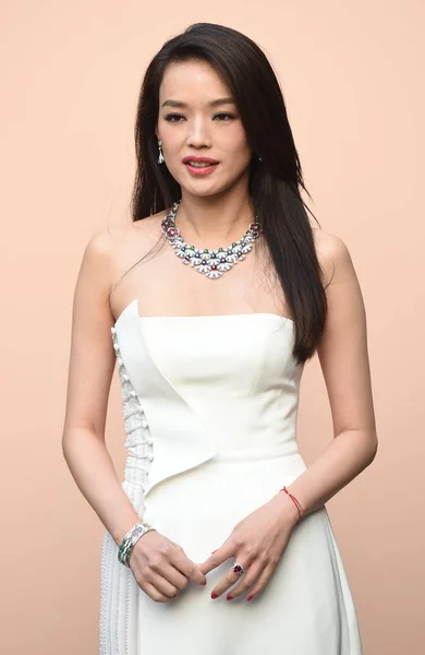 Taiwanese Actress Shu Poses She Arrives Bvlgari Jewelry Exhibition Beijing — Stock Photo, Image