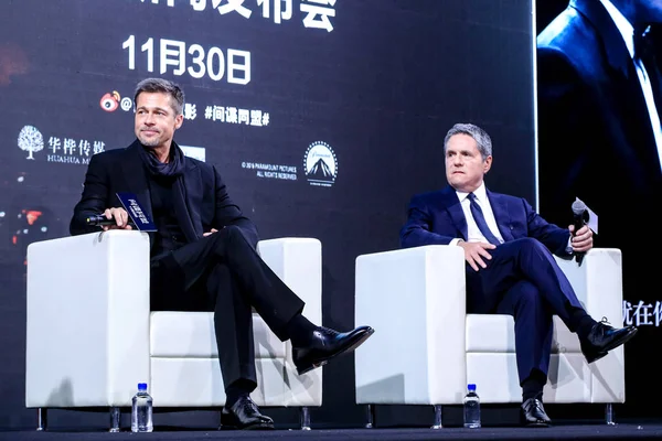 Amerykański Aktor Brad Pitt Lewo Uczestniczy Konferencji Prasowej Dla Swojego — Zdjęcie stockowe