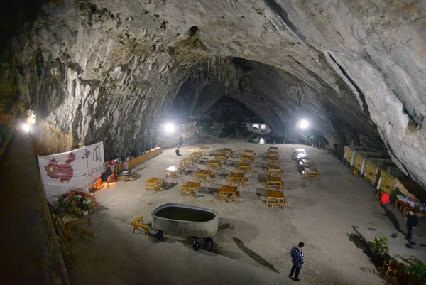 Vista Interior Restaurante Construido Una Cueva Kárstica Ciudad Chenzhou Provincia —  Fotos de Stock