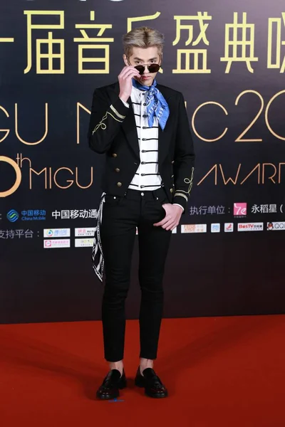 Chinese Singer Chris Yifan Arrives Red Carpet 10Th Migu Music — Stock Photo, Image