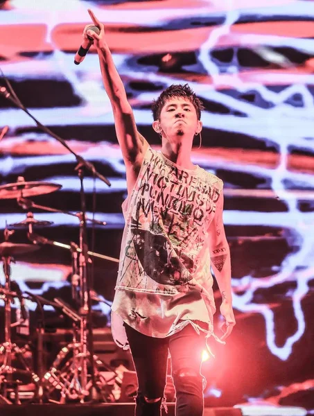 Členem Japonské Rockové Skupiny Jeden Rock Vystupuje Koncertě Šanghaji Číně — Stock fotografie