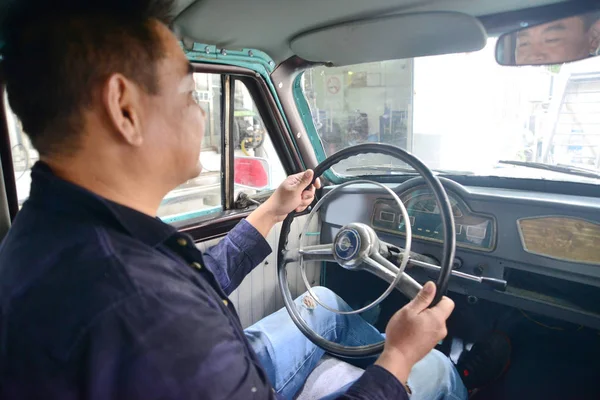 Owner Year Old Phoenix Vintage Car Tries Out Sedan Two — Stock Photo, Image