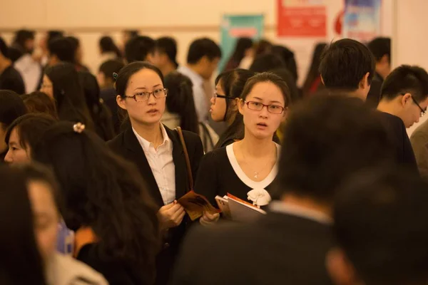 Chinese Overseas Students Crowd Job Fair Those Who Have Studied — Stock Photo, Image