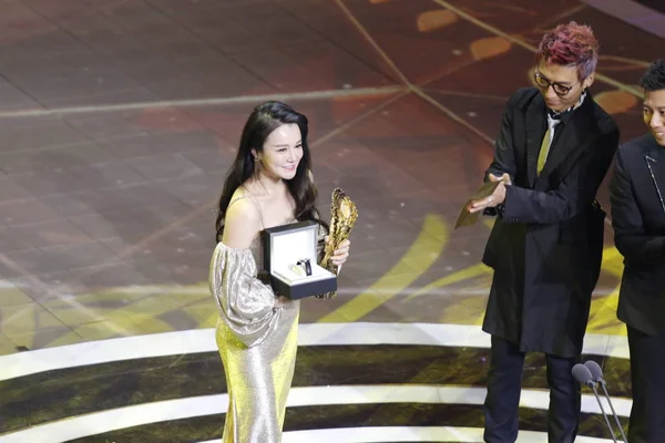 Běžel Jingjing Manželka Čínského Boxer Zou Shiming Obdrží Cenu Nejlepší — Stock fotografie
