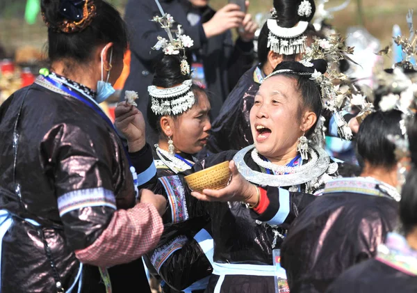 Jiasuo Zhongchao Liping Qiandongnan ミャオ族とドン自治県 中国南西部の貴州 Prov での新しい年を祝うために長い間 エスニック マイノリティの中国人は — ストック写真