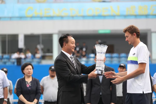 Denis Istomin Dell Uzbekistan Posa Con Suo Trofeo Dopo Aver — Foto Stock