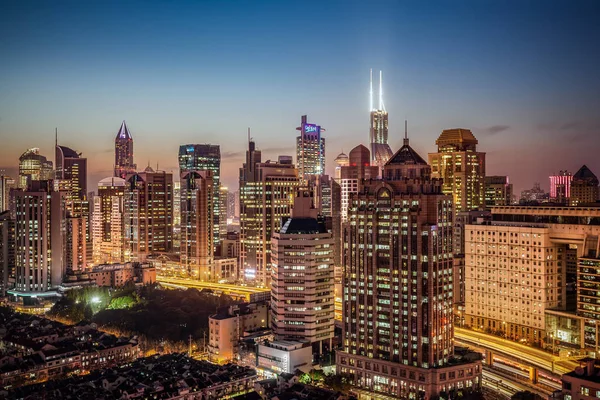 高層ビルや 2016 上海浦西の高層ビルの夜景 — ストック写真
