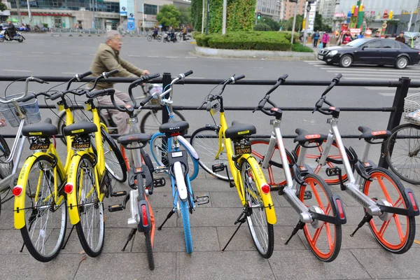 View Bicycles Chinese Bike Sharing Services Mobike Orange Ofo Yellow — Stock Photo, Image