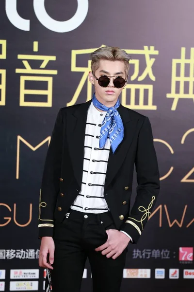 Chinese Singer Chris Yifan Arrives Red Carpet 10Th Migu Music — Stock Photo, Image