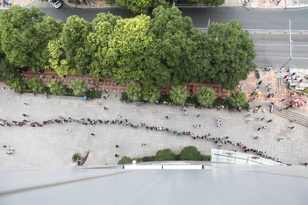 Clientes Chineses Esperam Longa Fila Para Comprar Bolos Lua Frente — Fotografia de Stock